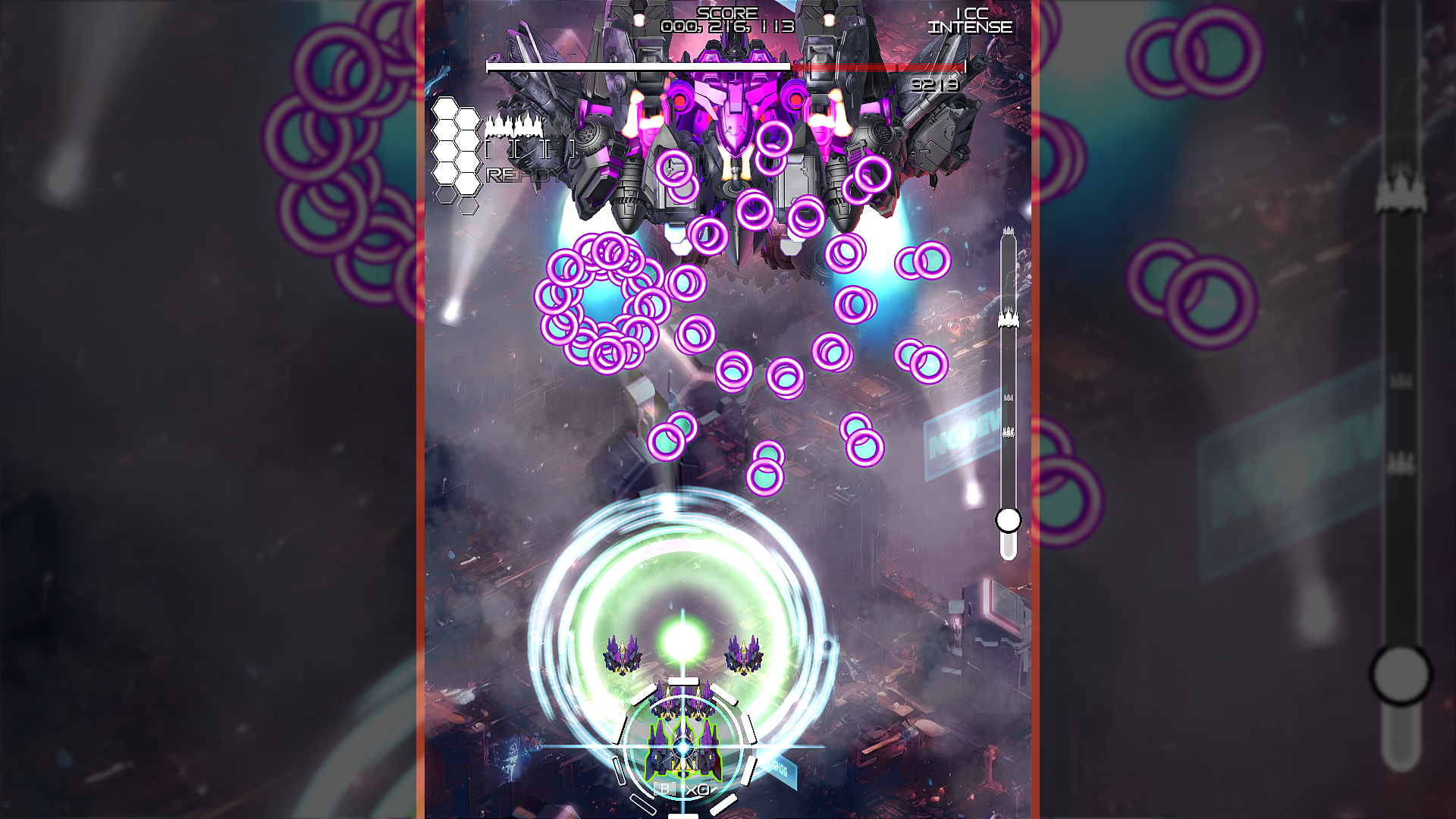 Gunvein screenshot with the player ship fighting a large enemy